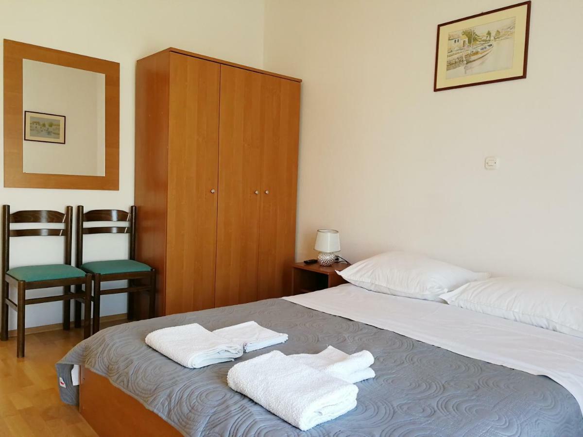 Apartmani Rija 3 パグ エクステリア 写真