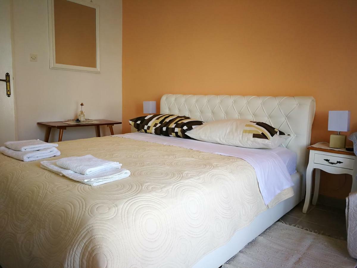 Apartmani Rija 3 パグ エクステリア 写真